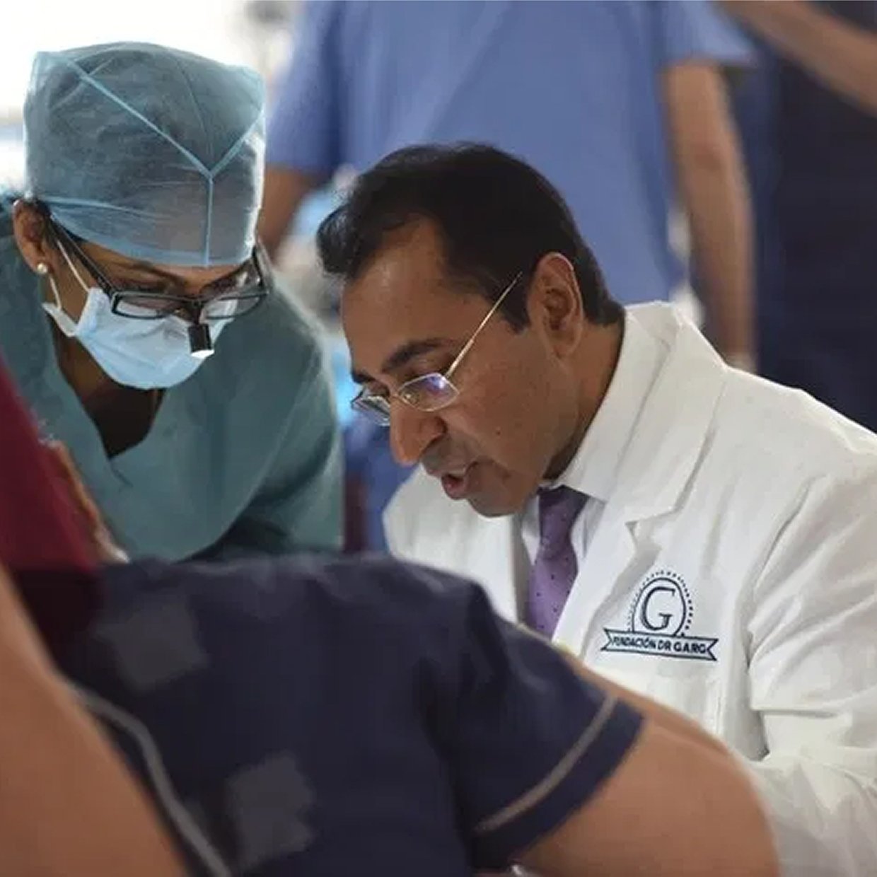 Dental professionals collaborating in a clinical setting, focusing on patient care and advanced diagnostic techniques, emphasizing the commitment to integrity and community health.